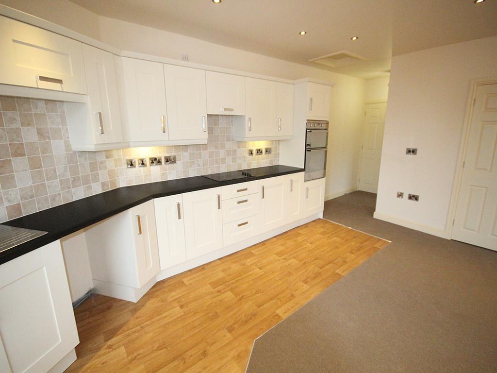 2 bedroom above shop apartment To Let in Barnoldswick - 2016-01-14 10.42.59.jpg